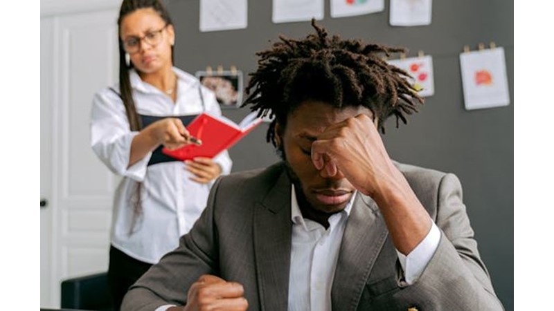 En Büyük Zarar En Yakından Gelir