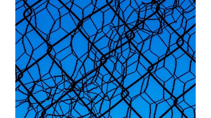 Eşikte Takılı Kalmak