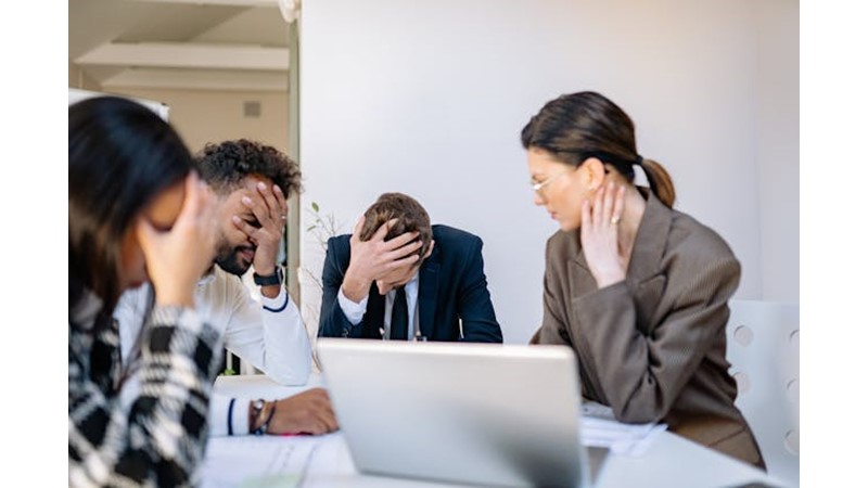 Kendini Kötü Duruma Düşürmek