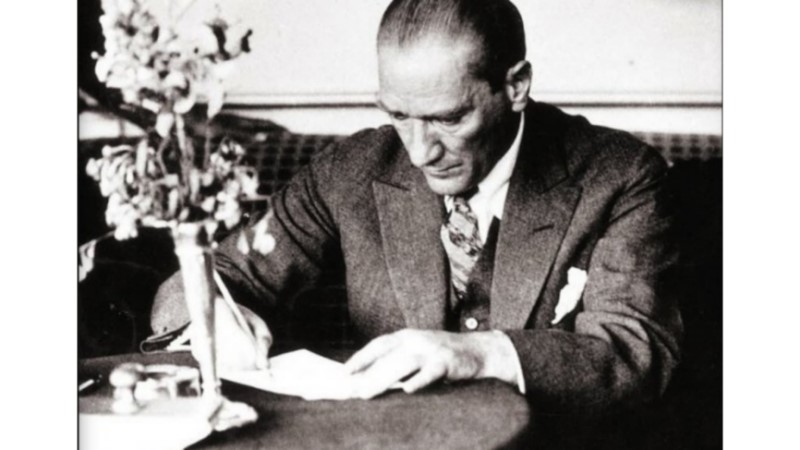 ATATÜRK VE DERS KİTABI PARASINA TEPKİ