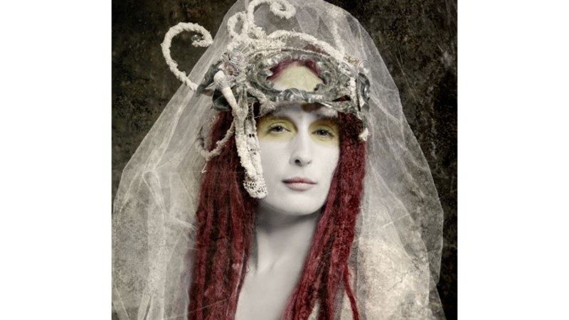 ALDATMA VE YALAN TANRIÇASI: APATE