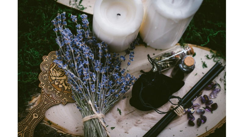 LAVANTA YAĞININ EN BİLİNEN FAYDASI SAKİNLEŞTİRİCİ ETKİSİDİR PEKİ YA PEK BİLİNMEYEN FAYDASI?