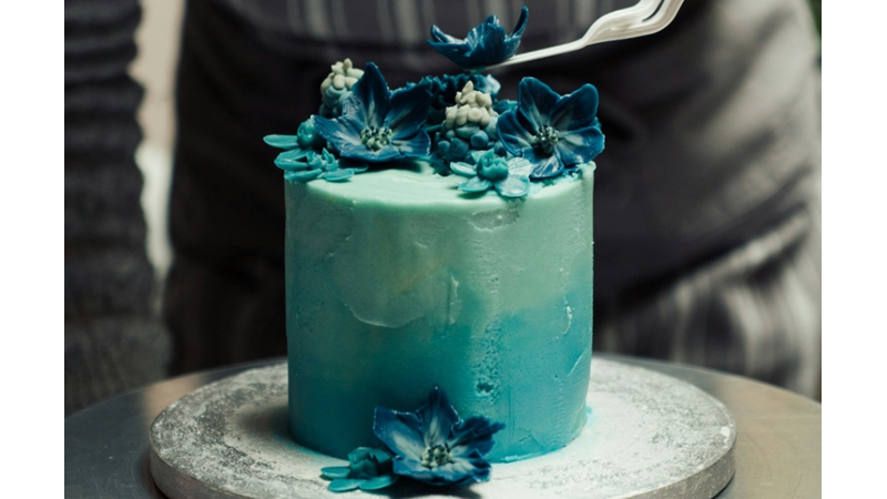 BU RENKLERİN PEK İŞTAH AÇTIĞI SÖYLENEMEZ AMA KENDİNE ÖZGÜ BİR HAVASI OLDUĞU KESİN