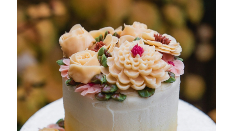 SONBAHARA GİRİŞ İÇİN HAZIRLANDIĞIMIZ BU GÜNLERDE SARI TONU AĞAÇLARDA OLDUĞU KADAR PASTALARIMIZDA DA OLMALI