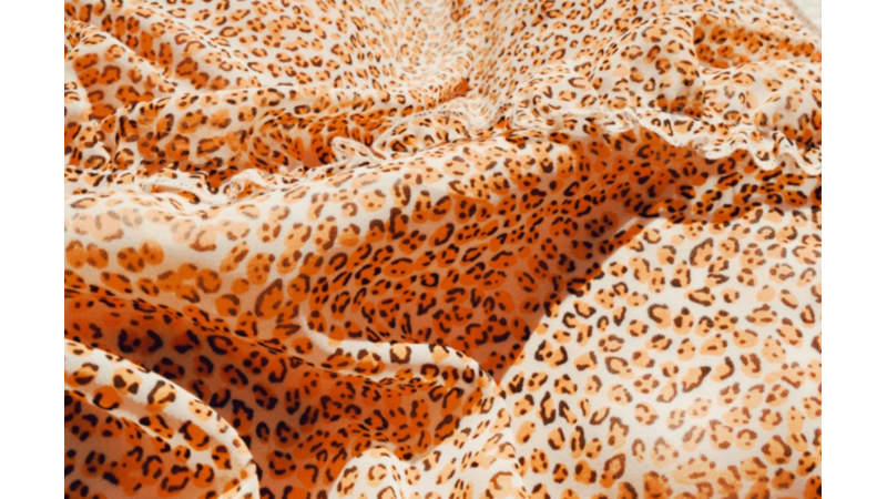 LEOPAR DESENİNİN GÜLEN SURAT GİBİ DURDUĞUNU YENİ FARK ETTİM VE BU ZATEN SEVDİĞİM BİR DESENİ DAHA ÇOK SEVMEME NEDEN OLDU