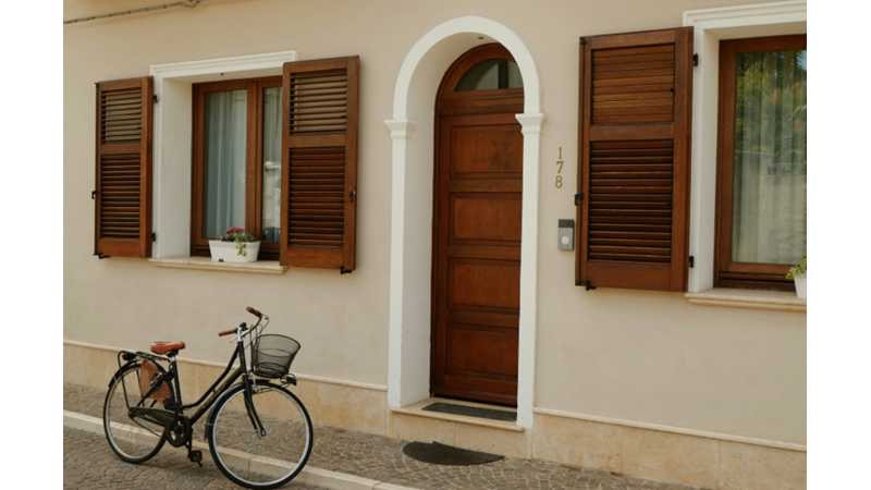 TASARIMA AHŞAP EKLENDİĞİNDE BAMBAŞKA BİR HAVASI OLUYOR: BİRAZ KLASİK BİRAZ MODERN BİRAZ ROMANTİK VE DAHASI