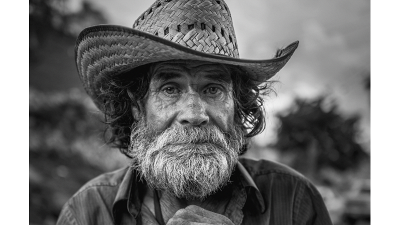 YAŞANMIŞLIKLARIN GÖZLERİMİZE YANSIMASI: ÖZELLİKLE YAŞLILARIN GÖZLERİ BENİ ÇOK ETKİLER