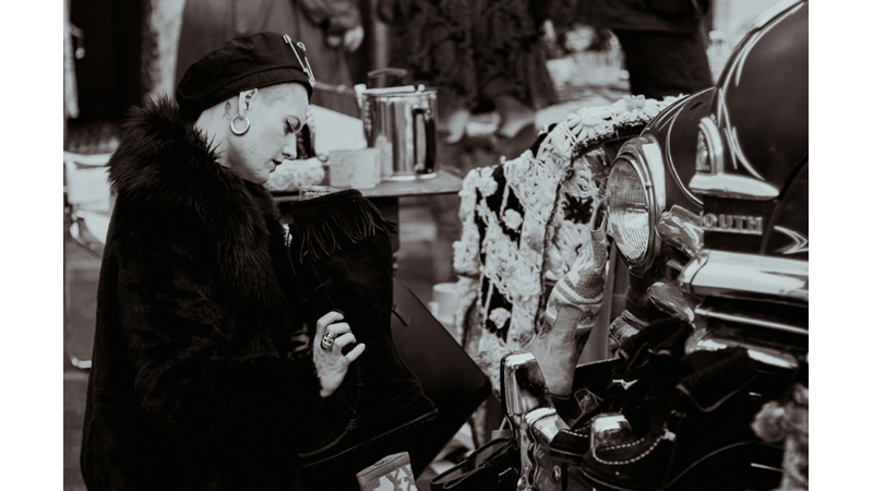 ANTİKA PAZARINDA KENDİMİ KAYBEDİYORUM: SİZ HİÇ ANTİKA PAZARINA VEYA ANTİKACIYA GİTTİNİZ Mİ?