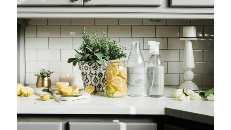 HEPSİ ELİNİZİN ALTINDA TEZGAHTA MI OLSUN YOKSA ÇEKMECELER VE DOLAPLAR NE GÜNE Mİ DURUYOR?