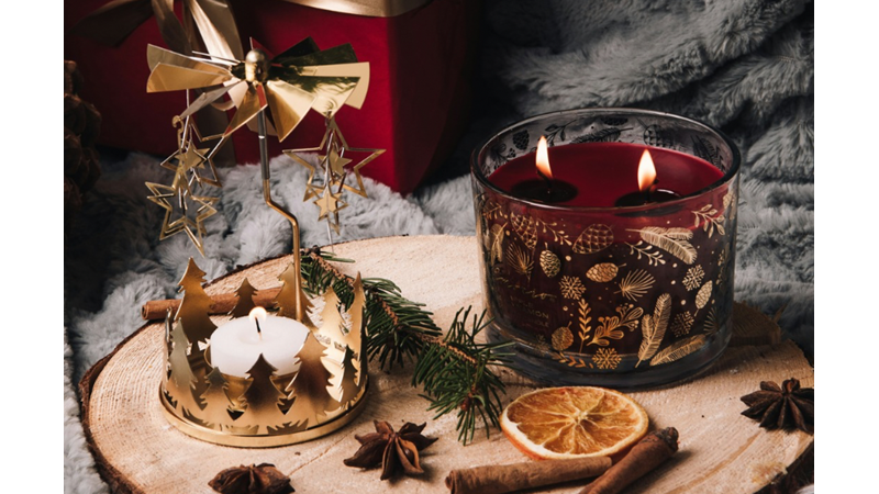 EVİNİZE ESTETİK KATABİLECEK PARÇALARDAN: DÖNEN / PERVANELİ MUMLUKLAR BANA ÇOK SADE VE İNANILMAZ ROMANTİK GELİYOR