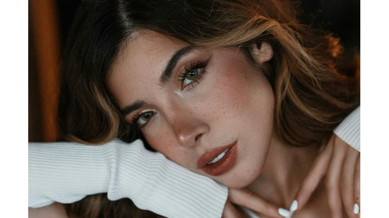 MAKYAJDA BİRLİK SAĞLANAMADI: BENCE ŞU AN MAKYAJDA BELLİ BİR AKIM YOK HERKES KENDİNE YAKIŞTIRDIĞI GİBİ YAPIYOR