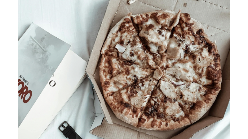 AIRFRYER’DA YAPABİLECEĞİNİZ KOLAY, LEZİZ VE DOYURUCU BİR TARİF: 3 MALZEMELİ LAVAŞ PİZZA TARİFİ