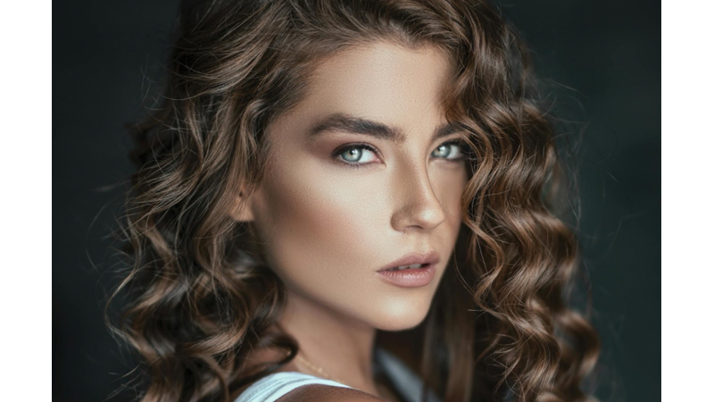 SAÇLARIMIZDA BÖYLE HACİMLİ DALGALAR OLDUĞUNDA BENCE KENDİMİZİ DAHA ÖZGÜVENLİ HİSSEDİYORUZ YANİ EN AZINDAN BEN ÖYLE HİSSEDİYORUM