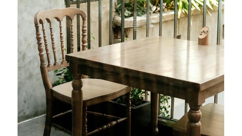 THE AGE TO BE SAD ABOUT THOSE WHO EAT ALONE AND THE AGE TO EAT ALONE