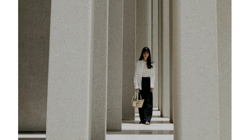 BAHAR İÇİN HEPİMİZİN DOLABINDA OLAN PARÇALARDAN KOMBİN ÖNERİSİ İLE GELDİK!