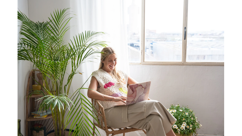 KENDİNİ YA YATAKTA YA MUTFAKTA BULURSUN: HOME OFFICE ÇALIŞIRKEN GELİNEN MUHABBET