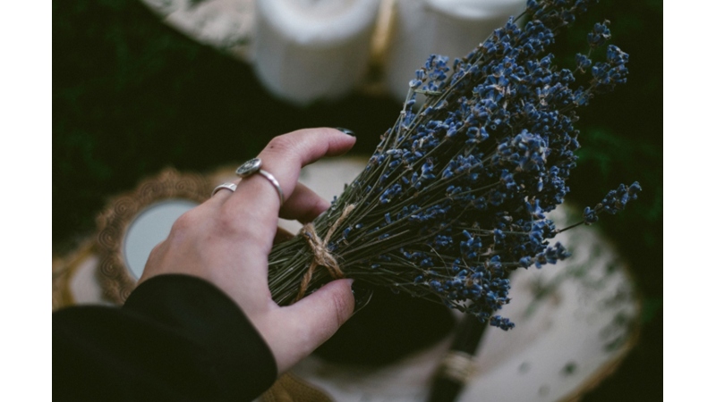 MİS GİBİ ANNELER GÜNÜ HEDİYESİ DİYE BUNA DENİR: EV YAPIMI LAVANTALI BODY SCRUB TARİFİ İLE KARŞINIZDAYIZ!