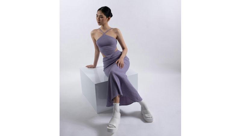 YAZIN KURTARICI PARÇALARINDAN: ELİMİZİN ALTINDA HER DURUMA UYGUN BİR ETEK-BLUZ TAKIMI İLE KARŞINIZDAYIZ!