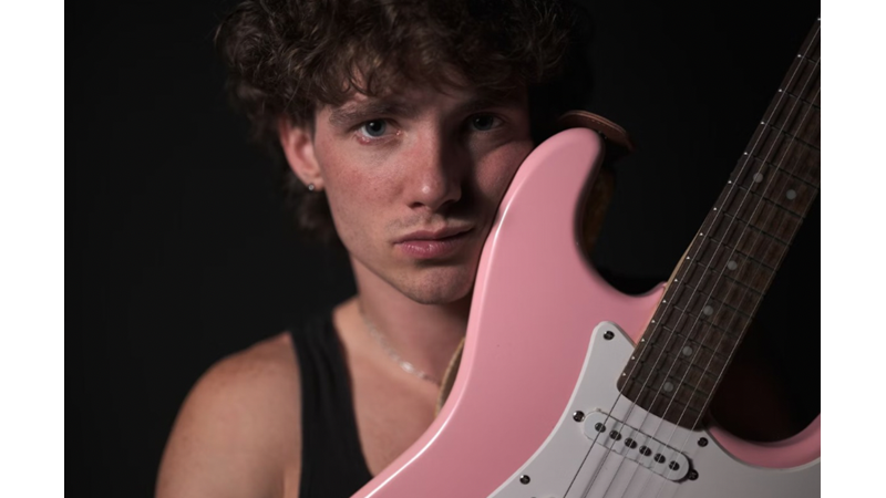 GİTARDAN YAN FLÜTE: SİZE HANGİ ENSTRÜMANI ÇALABİLMEK HAVALI GELİYOR VEYA HAVALI GELİYORDU?