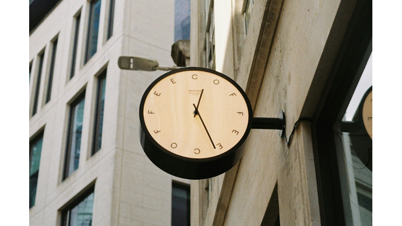 İŞİ GÜCÜ BIRAKIP KAHVE DÜKKANI AÇMAK İSTEYENLER İÇİN İLHAMLIK SAAT ÖNERİSİ İLE GELDİK!