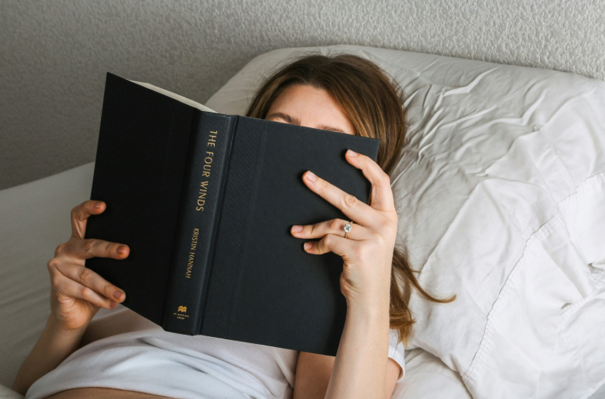 DOĞRU KİTAP OKUMA POZİSYONUNU HİÇ BULAMIYORUM AMA KİTAP AKICIYSA BUNU FARK ETMİYORUM